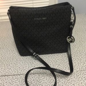 Michael kors cross body purse